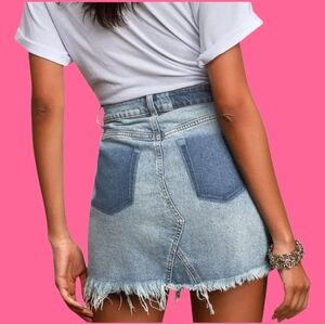 Lulus Light Wash Denim Raw Hem‎ Mini Skirt Women's Size 25